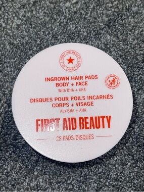 First Aid Beauty Ingrown Hair Pads with aha+bha